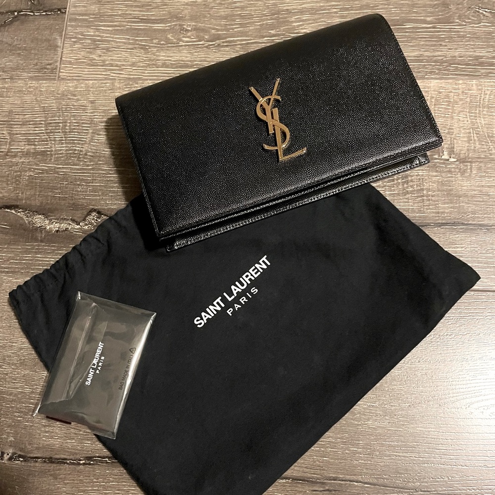 ❌SOLD❌ Authentic YSL Grain De Poudre Monogram Clutch